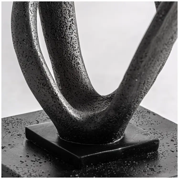 Декоративная фигура YEHOR