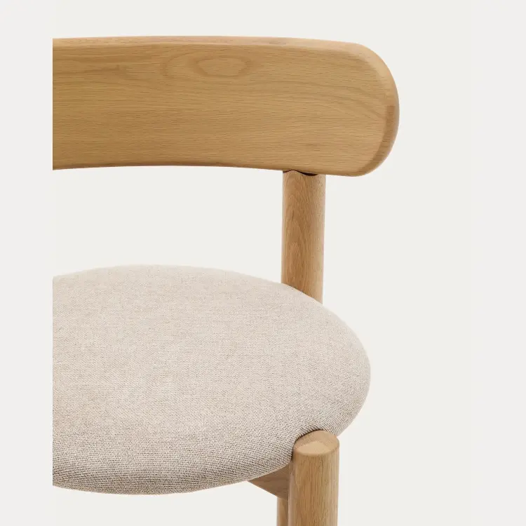 Стул Nebai из бежевой синели с каркасом из массива дуба и натуральной отделкой FSC MIX Credit