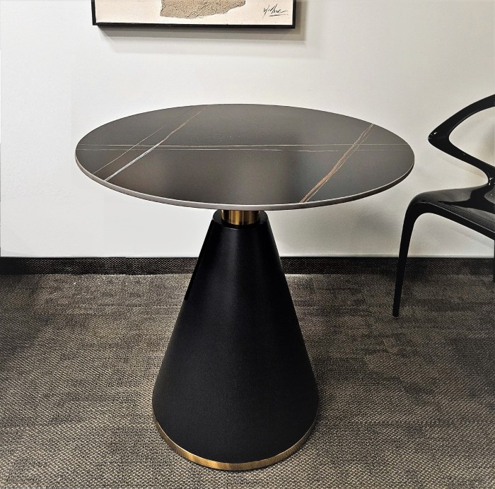 Стол черный Piza