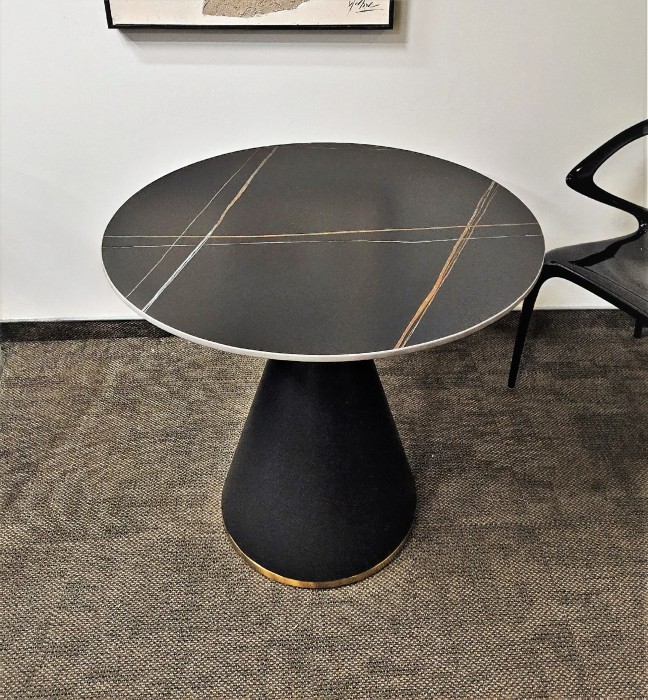 Стол черный Piza