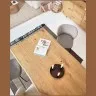 Стол Lotty из дубового шпона с натуральной отделкой и стеклянными ножками 180 x 100 см