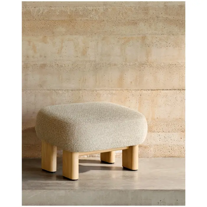 Пуф Cabana бежевый из шенилла с ножками из массива ясеня, натуральная отделка 65x55,4