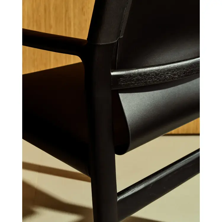 Стул Jan из переработанной кожи черного цвета и ясеня в черном цвете