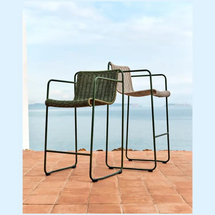 Барный стул Maurina из оцинкованной зеленой стали и веревки серого цвета и экрю, высота 74,5 см