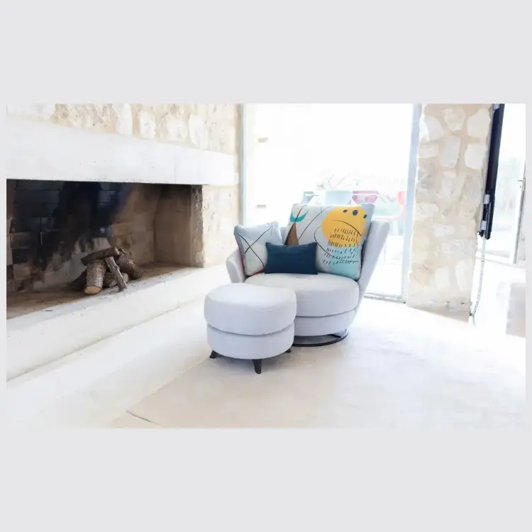 Кресло Roxane поворотное с пуфом на металлических ножках