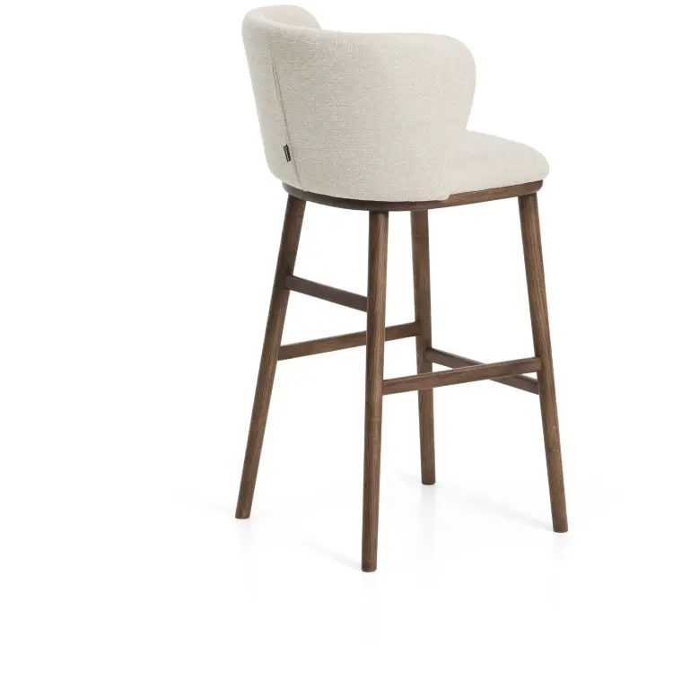 Барный стул Ciselia из бежевого шенилла с ножками из ясеня в отделке орех