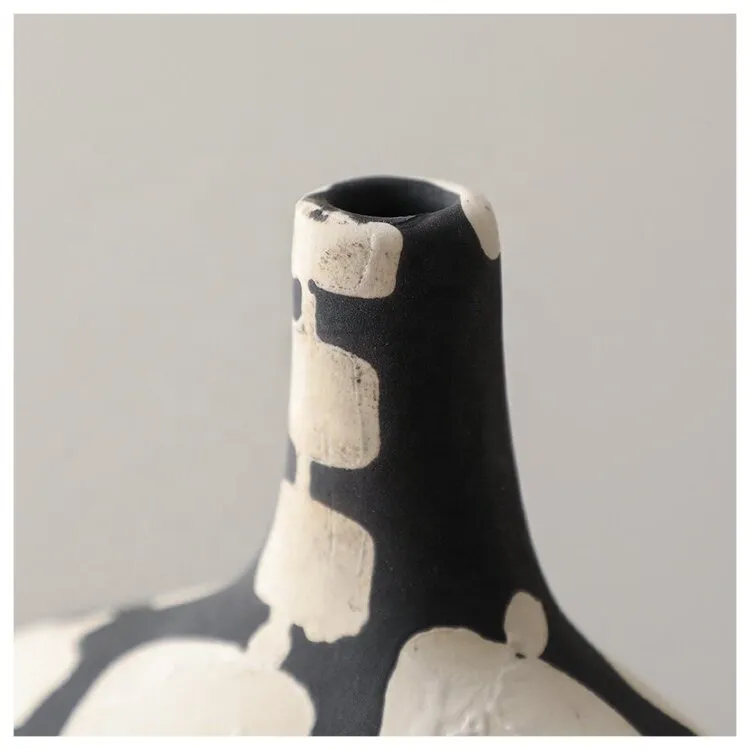 Ваза Black And White Narrow Mouth Vase A
