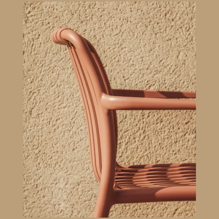 Уличный стул Isabellini из пластика терракотового цвета