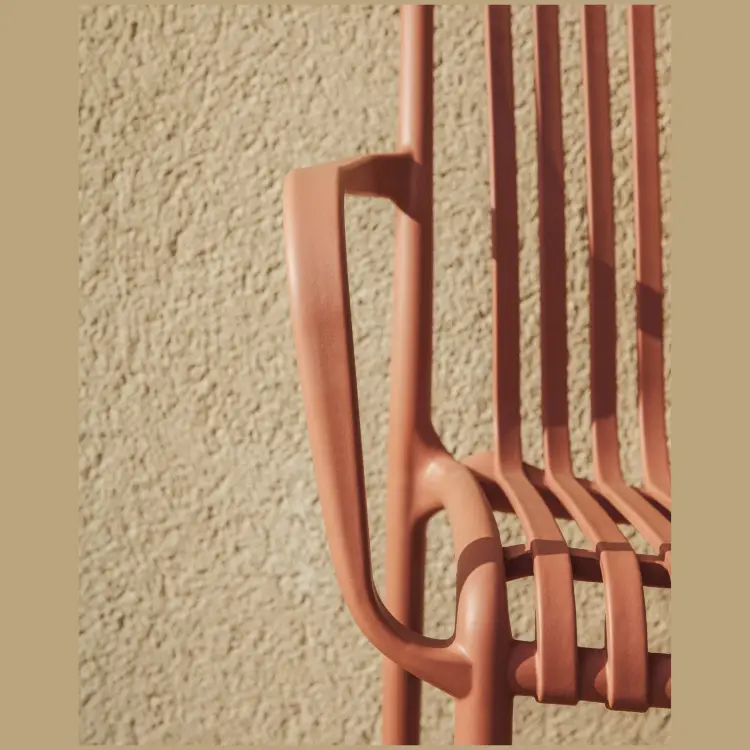 Уличный стул Isabellini из пластика терракотового цвета