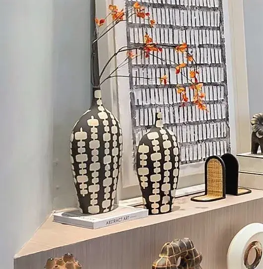 Ваза Black And White Narrow Mouth Vase B