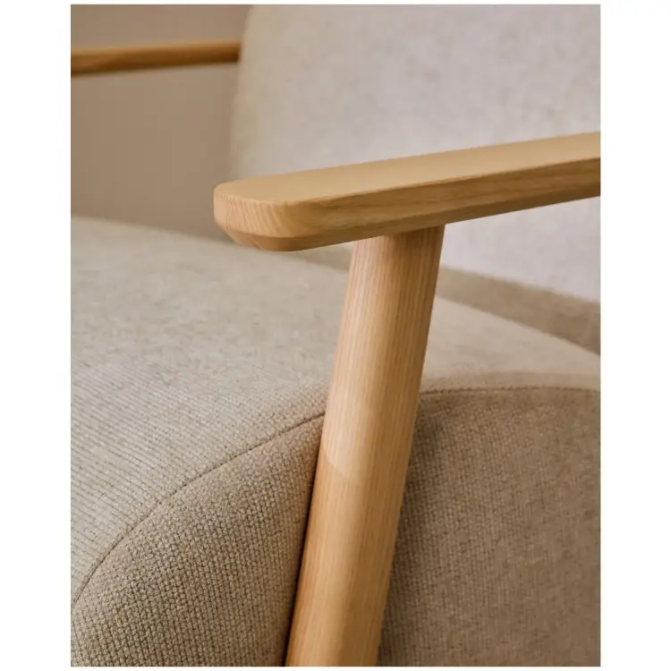 Кресло Meghan из жемчужного шенилла и массива бука в натуральной отделке