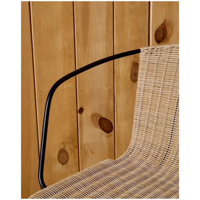 Уличный стул Eltiera из искусственного ротанга с черной стальной рамой