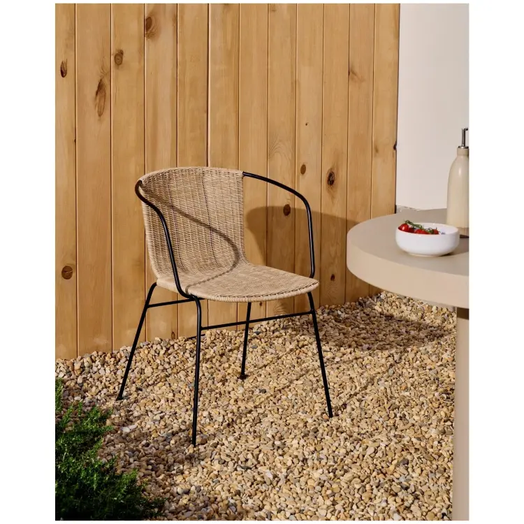 Уличный стул Eltiera из искусственного ротанга с черной стальной рамой