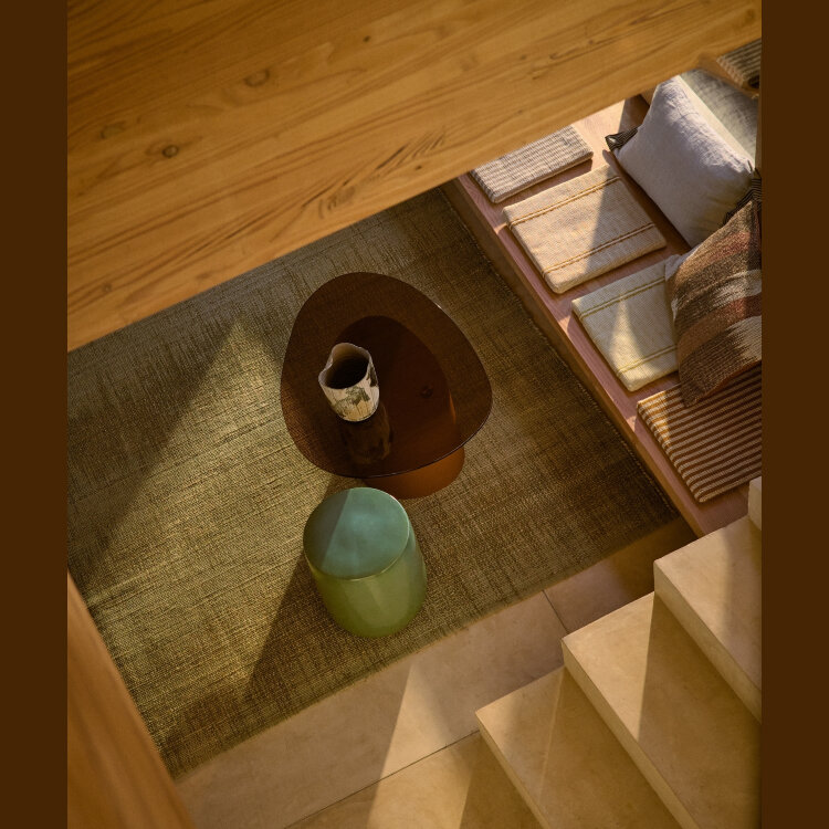 Приставной столик Olir из коричневой стали и закаленного стекла, 48 x 46,8 см