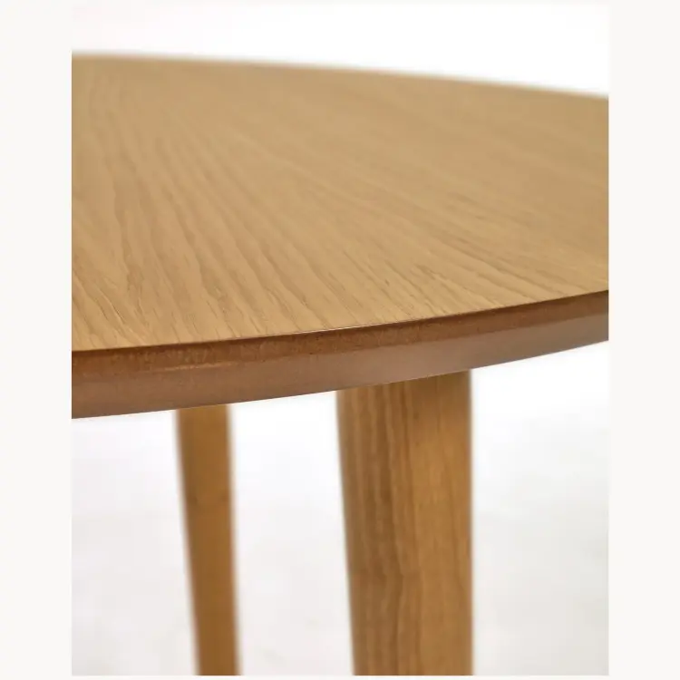 Раздвижной стол Oakland из МДФ с дубовым шпоном и ножками из массива каучука Ø120(200)x120 с