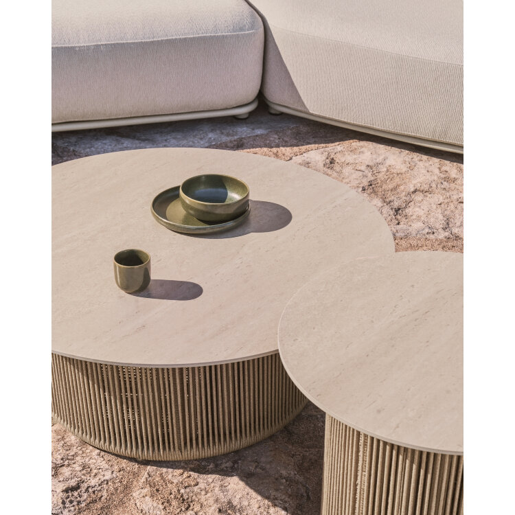 Уличный столик Orosei из спеченного камня, алюминия цвета экрю и бежевой веревки, 90 см