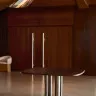 Стол Melvar из 100% орехового шпона с основанием из стали 150 x 150