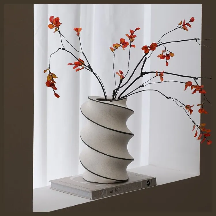 Ваза Hand Drawn Spiral Vase A