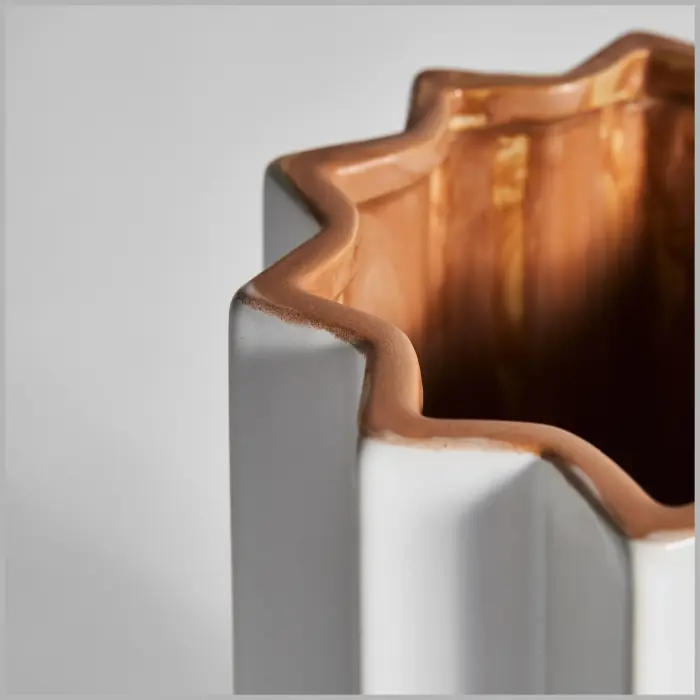 Ваза Plisse Stone коричневая