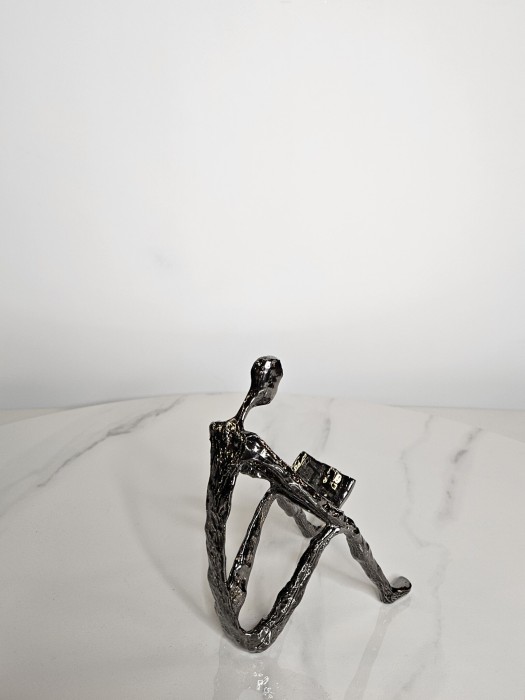 Статуэтка Reading Man