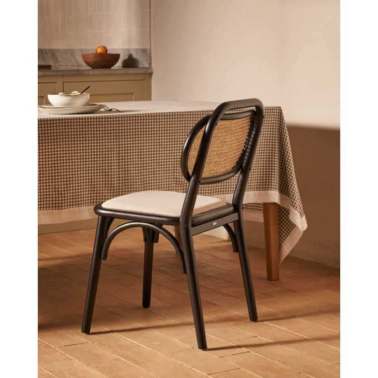 Стул Doriane из цельного вяза с черным лаком и мягким сиденьем