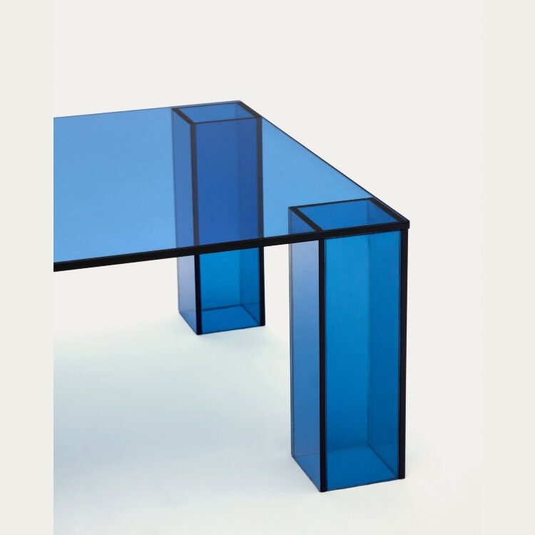 Журнальный столик Adularia из синего стекла 140 x 60