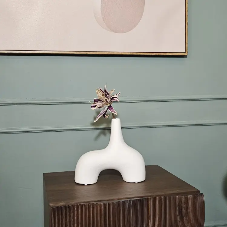 Ваза Narrow mouth wide body vase B