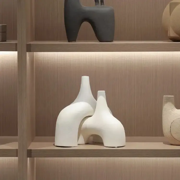 Ваза Narrow mouth wide body vase B