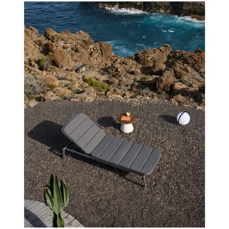 Алюминиевый шезлонг Marcona окрашенный в черный цвет