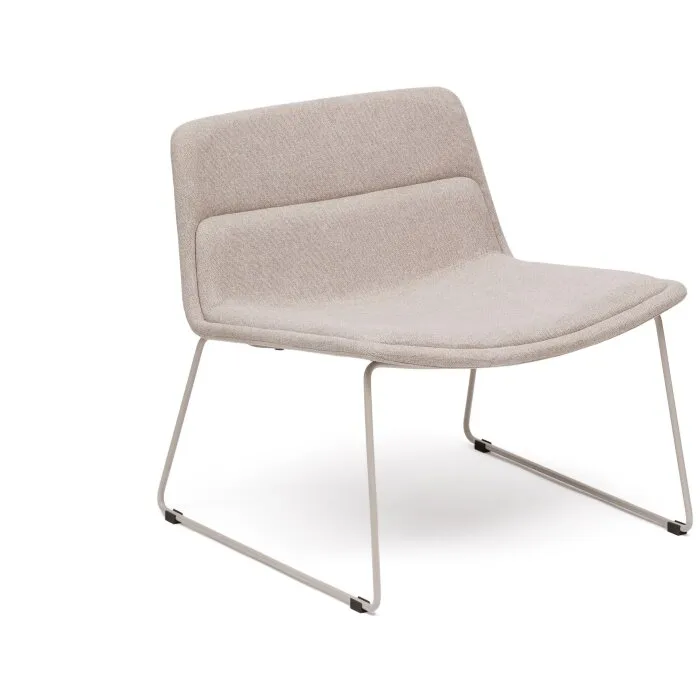 Кресло Zahara бежевого цвета и сталь в бежевой отделке