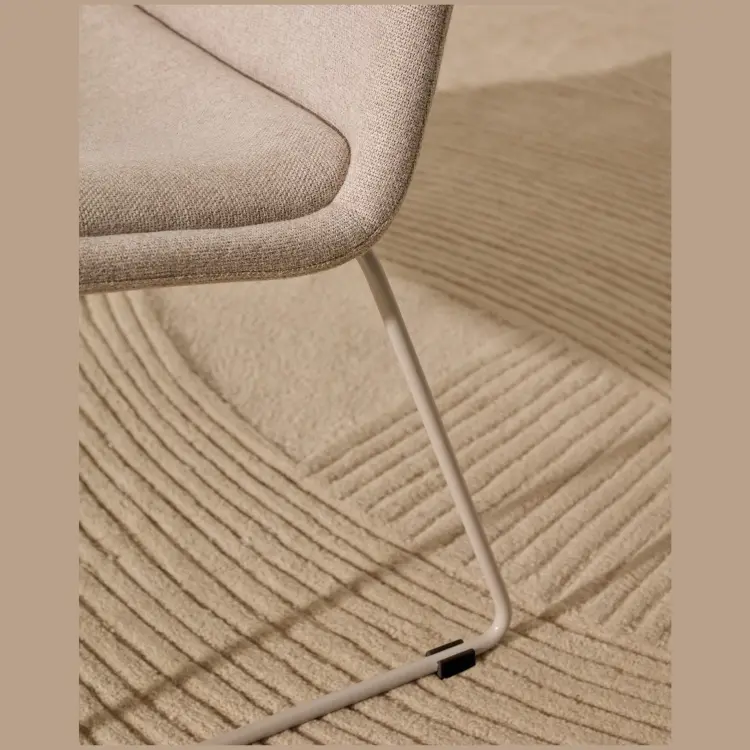 Кресло Zahara бежевого цвета и сталь в бежевой отделке