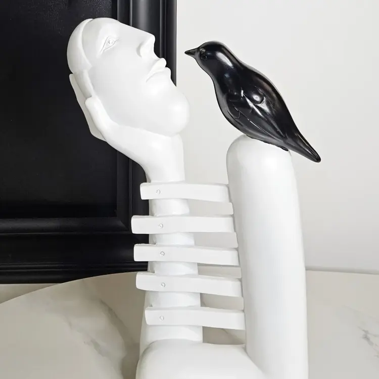 Статуэтка Head and Crow