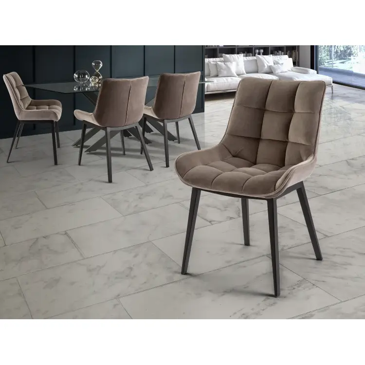 Стул из металла Devany с бархатной обивкой цвета камень