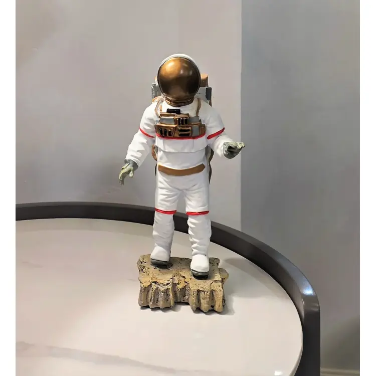 Статуэтка Astronaut man