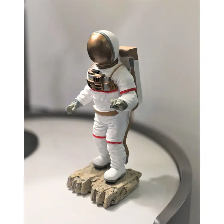 Статуэтка Astronaut man