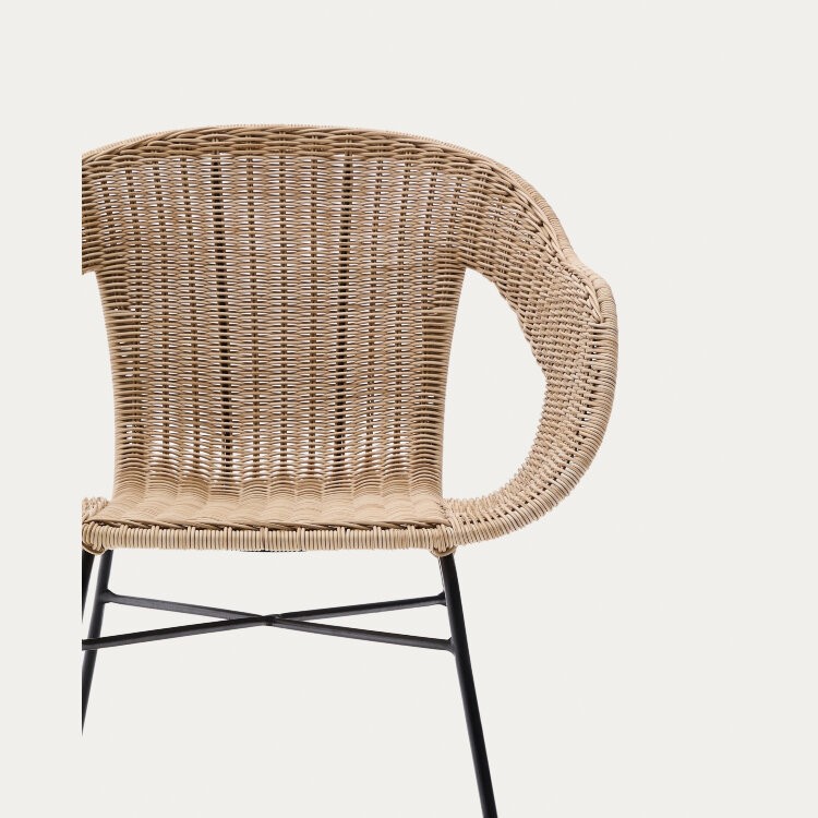 Стул Eltiera из искусственного ротанга с черной стальной конструкцией