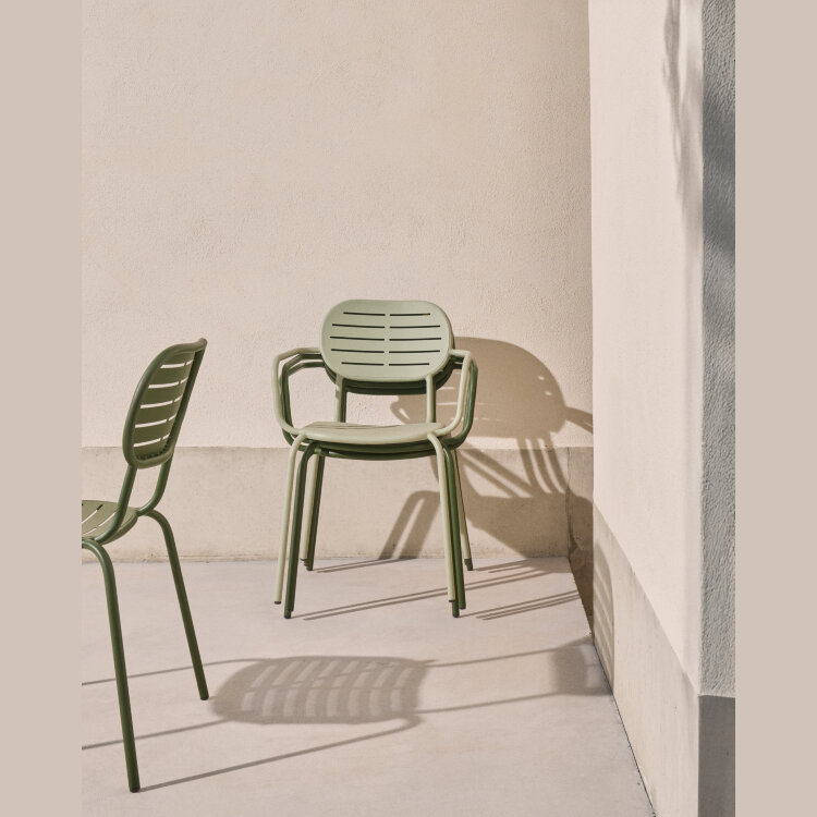 Уличный стул Brai с подлокотниками из оцинкованной стали бирюзового цвета