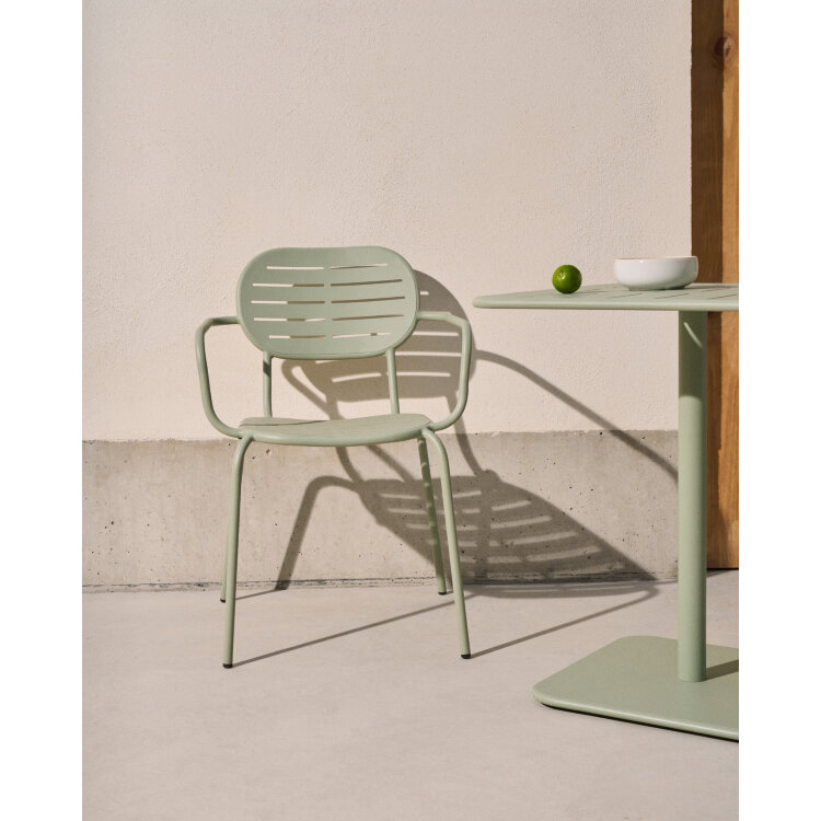 Уличный стул Brai с подлокотниками из оцинкованной стали бирюзового цвета