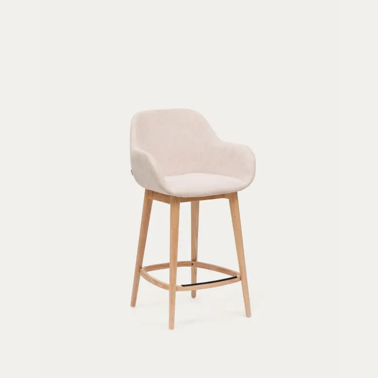 Полубарный стул Konna бежевого цвета с ножками из массива ясеня в светлой отделке, 65 см