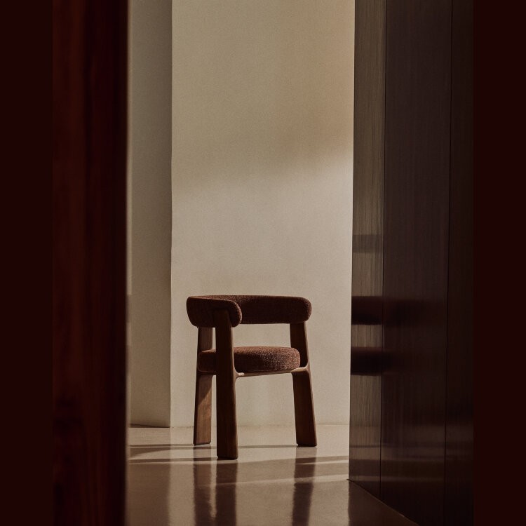 Granite Стул на 3 ножках из коричневого шенилла и массива ясеня в отделке орех