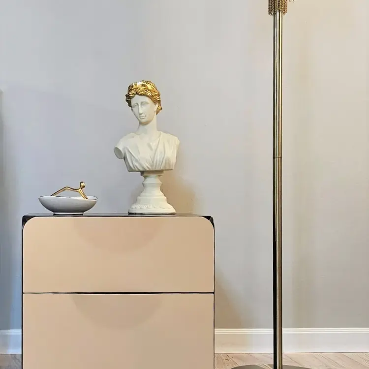 Статуэтка Figurine female