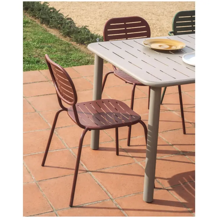 Уличный стул Brai из оцинкованной стали бордового цвета