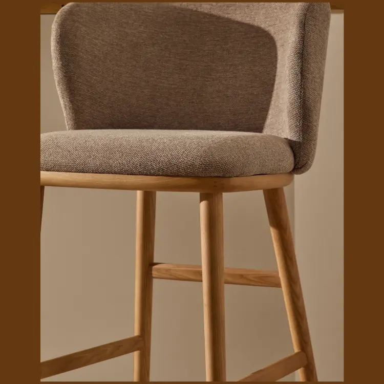 Ciselia Полубарный стул из коричневого шенилла и ясеня в натуральной отделке