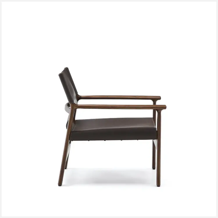 Кресло Jan из переработанной кожи темно-коричневого цвета и ясеня в ореховом цвете