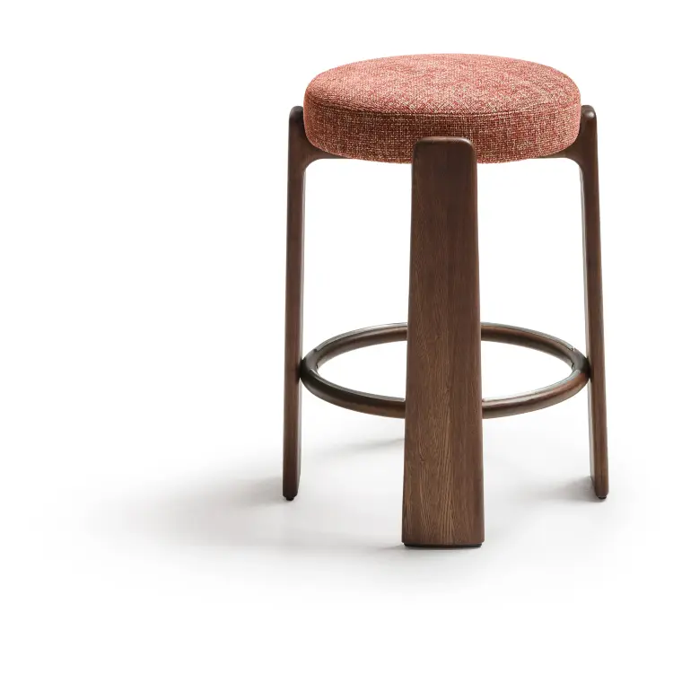 Granite Полубарный табурет из терракотового шенилла и массива ясеня в натуральной отделке 65 см