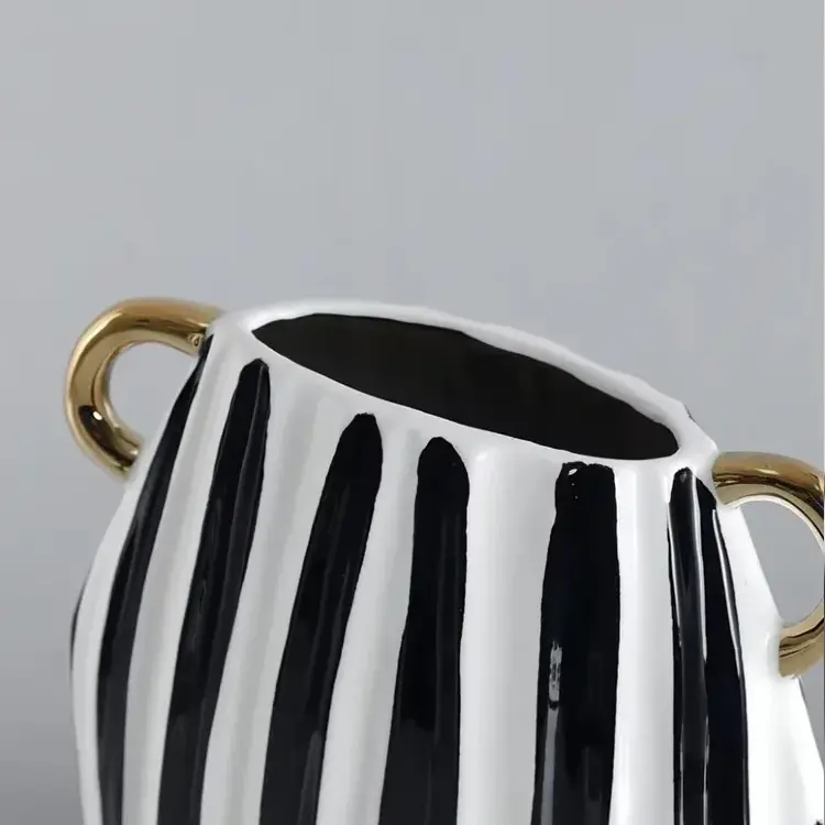 Ваза Vertical line vase A