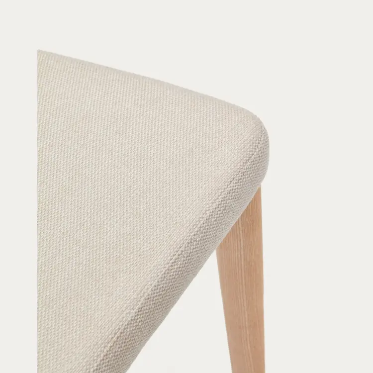 Rosie Стул из бежевой синели с ножками из массива ясеня