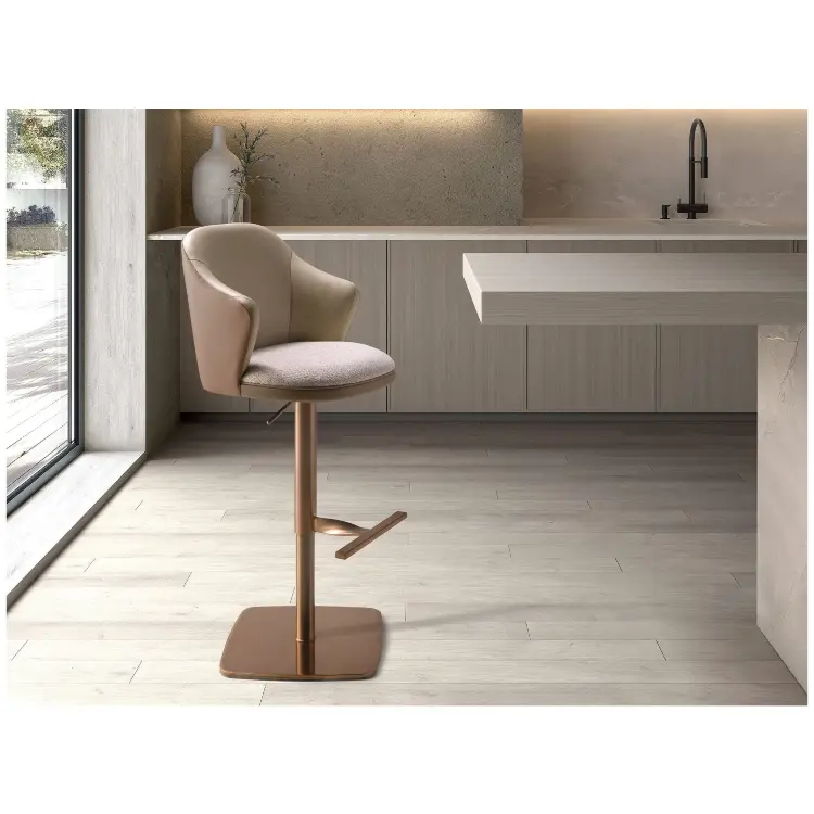 Поворотный барный стул 4232 из кремовой ткани и коричневой экокожи