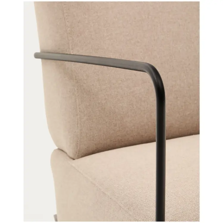 Кресло Gamer бежевого цвета с черным металлом