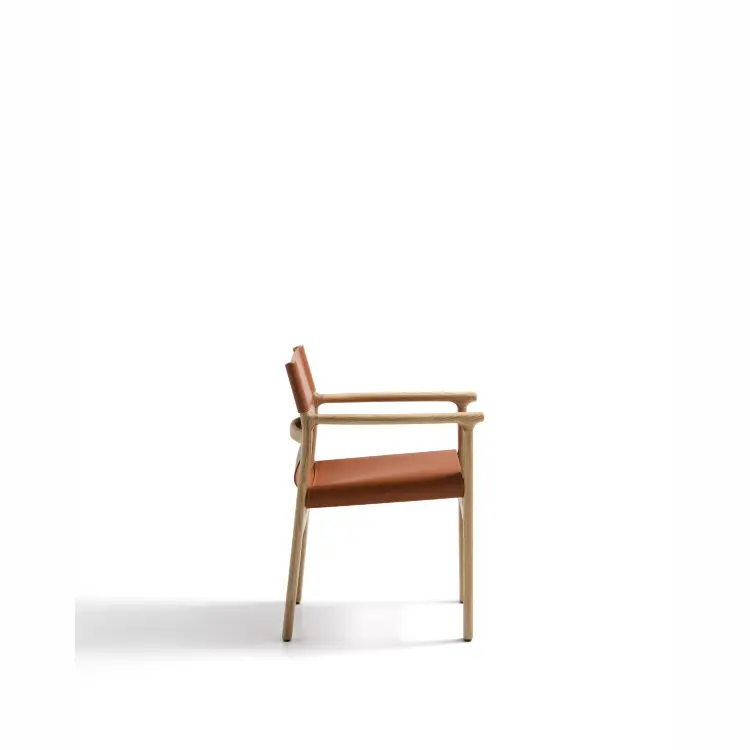 Стул Jan из переработанной кожи светло-коричневого цвета и ясеня в натуральном цвете